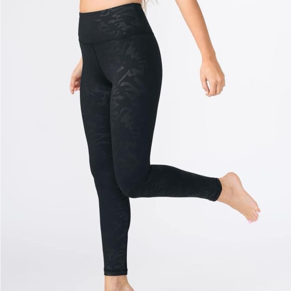 Zyia Black Camo Light n Tight Hi-Rise 7/8 24”